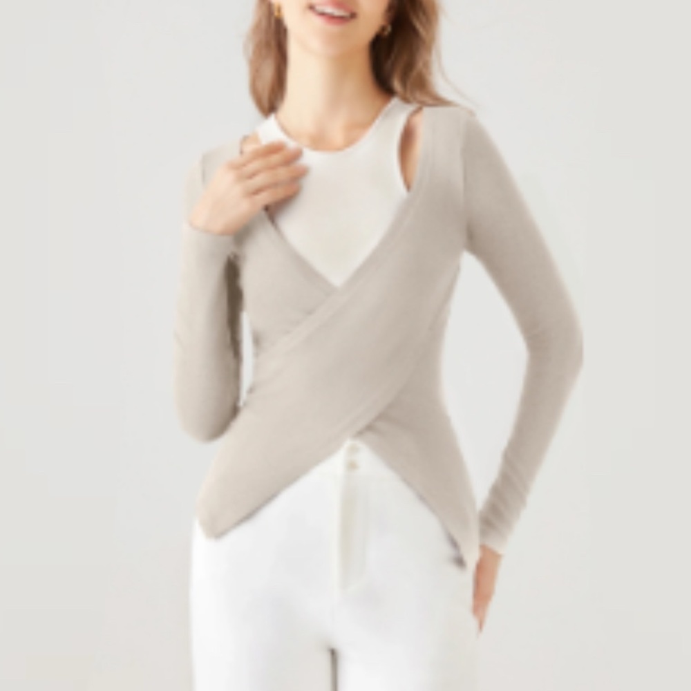 🏷️ OGL Move Contrast Color Faux-Two Surplice Brami Top
